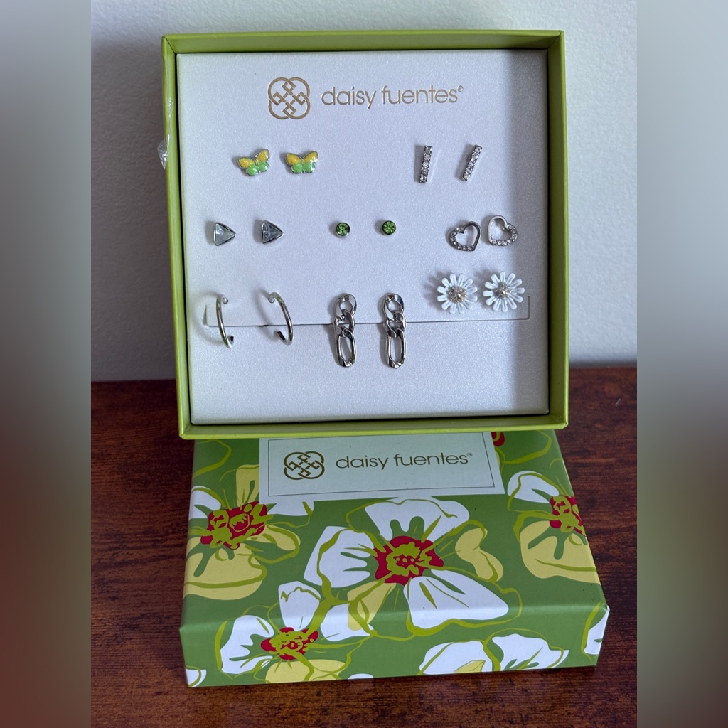 Daisy Fuentes 8-Pair Earring Gift Set Stylish Variety In One Box